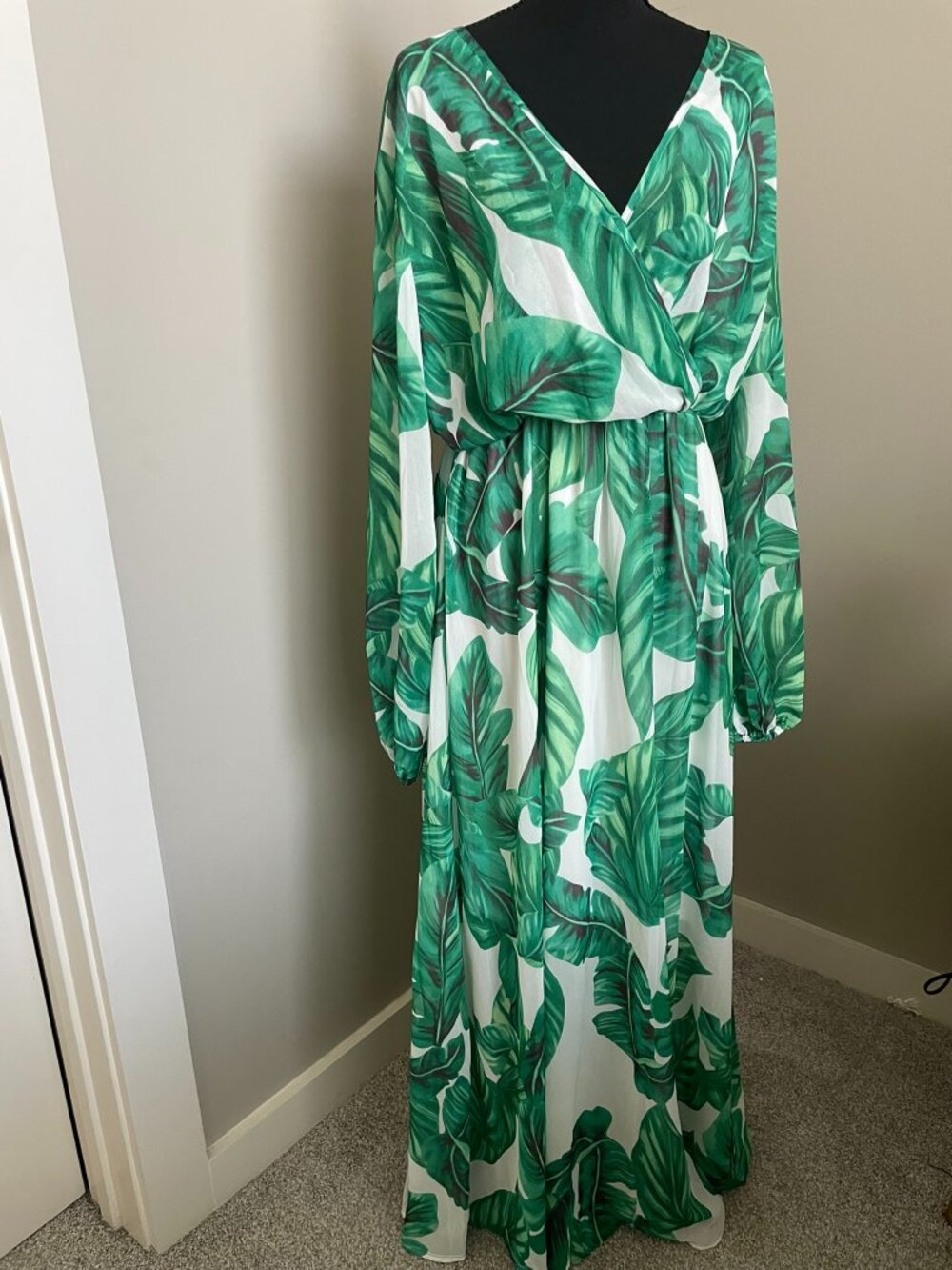 Green Tropical Leaf Maxi Dress – Long Sleeve & Flowy